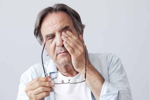 elderly man with eye problem