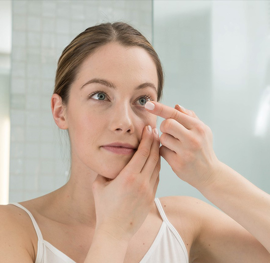 woman fitting contact lenses