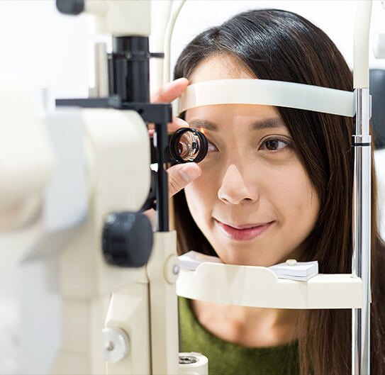 girl undergoing eye exam